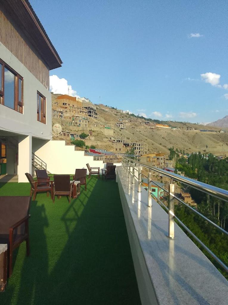 White Castle Kargil Hotel Exterior photo